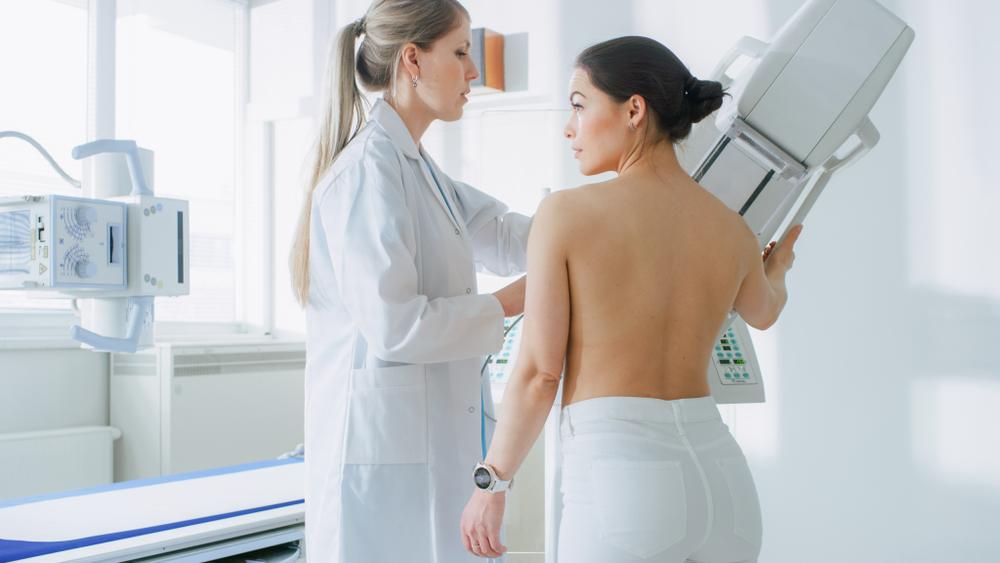 Breast cancer screening: what age women can get a routine ...